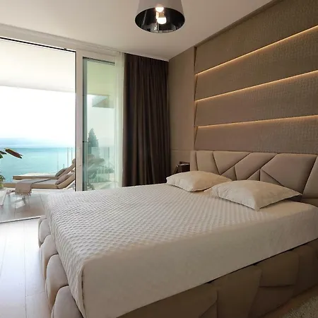 Deluxe With Swimming Pool