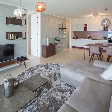 Deluxe With Swimming Pool Apartment