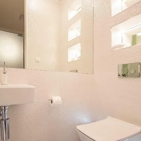 Deluxe With Swimming Pool *