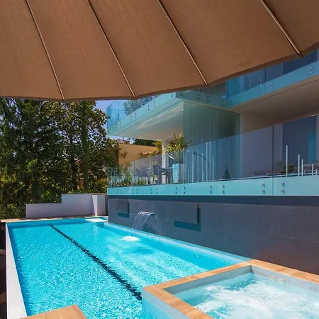 דירה Deluxe With Swimming Pool אופטיה