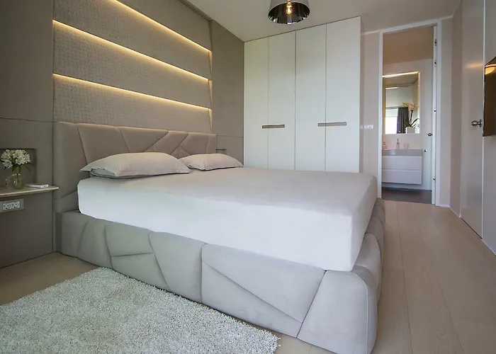 Apartment Deluxe With Swimming Pool *