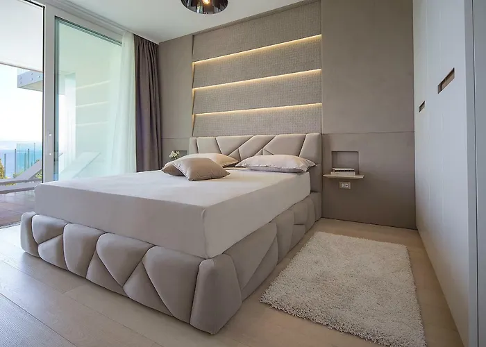 Apartment Deluxe With Swimming Pool