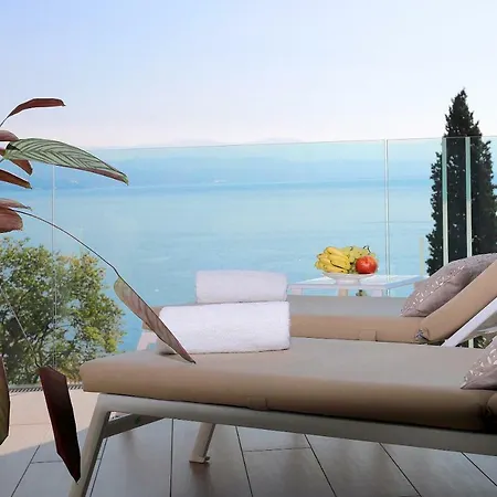 Deluxe With Swimming Pool * Οπατία