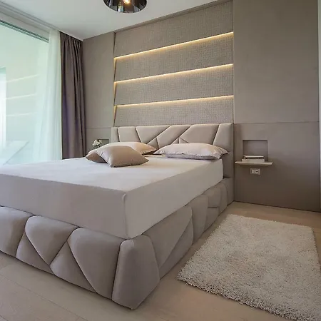 Lejlighed Deluxe With Swimming Pool