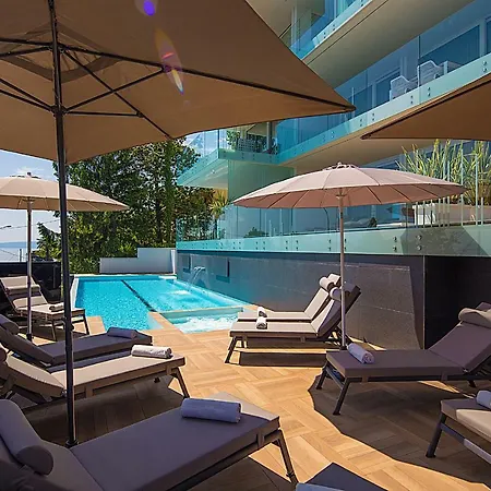 Deluxe With Swimming Pool * Οπατία