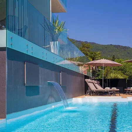 Deluxe With Swimming Pool Οπατία